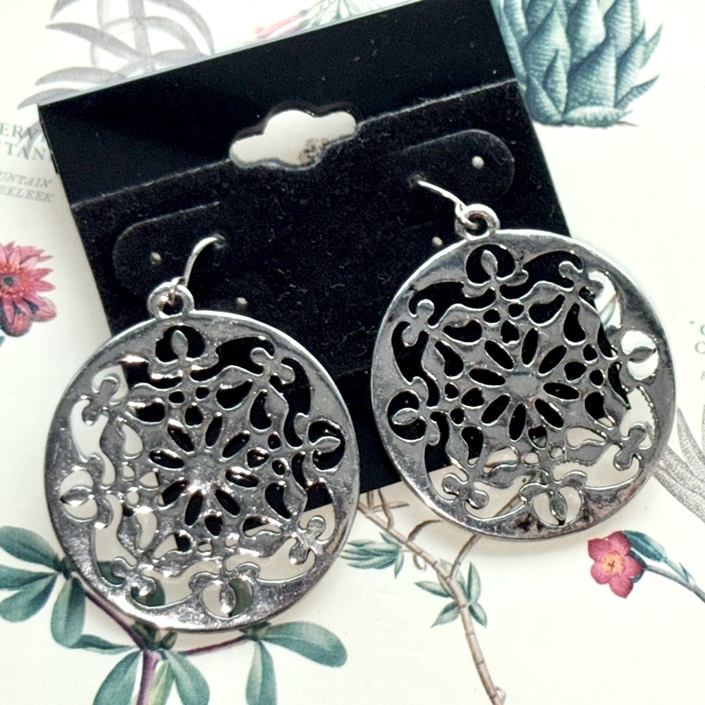 Elegant Silver Filigree Earrings